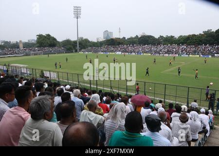 Kalkutta, Westbengalen, Indien. Juli 2024. Khidderpore Sporting und Mohammedan Sporting während des All India Football Federation (AIFF) und der IFA organisierten die Calcutta Football League 2024 auf dem Mohammedan Sporting Ground. Das Endresultat war Mohammedan 0 und Khidderpore 0. (Kreditbild: © Daniela Franceschelli/Pacific Press via ZUMA Press Wire) NUR REDAKTIONELLE VERWENDUNG! Nicht für kommerzielle ZWECKE! Stockfoto