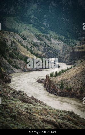 Der Fraser River in der Nähe von Lillooet BC, Kanada entlang des Highway 99. Stockfoto