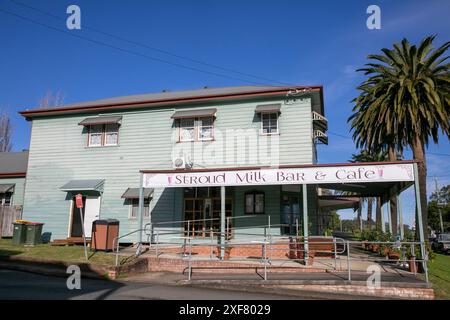 Stroud, eine kleine Dorfstadt im regionalen New South Wales, mit einer Milchbar und einem Café in NSW, Australien Stockfoto