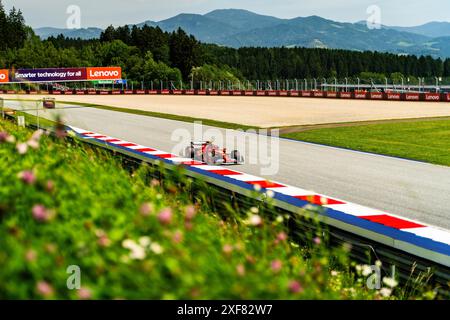 Spielberg, Österreich. 30. Juni 2024. Carlos Sainz, spanischer Fahrer des Scuderia Ferrari HP Teams, tritt beim Formel 1 Grand Prix von Österreich an. (Foto: Luca Martini/SOPA Images/SIPA USA) Credit: SIPA USA/Alamy Live News Stockfoto