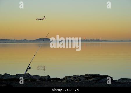 Ein schöner Sonnenuntergang im Winter im Anza Fisherman's Park, South San Francisco CA Stockfoto