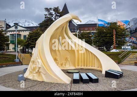 Das Denkmal für die Pioniere und Antiker in Ushuaia, Argentinien am Mittwoch, den 15. November 2023. Foto: David Rowland / One-Image.com Stockfoto