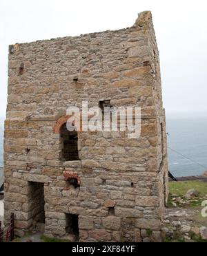 Pumping Engine House (Ruin), Levant Mine, Levant, Cornwall, Großbritannien - Zinn- und Kupferbergbau waren in der kornischen Wirtschaft sehr wichtig. Stockfoto