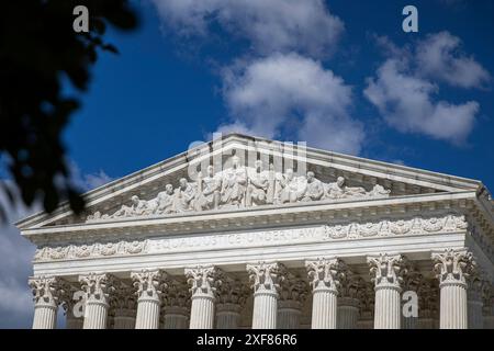 Washington Dc, Vereinigte Staaten . Juli 2024. Der Oberste Gerichtshof der Vereinigten Staaten wird am 1. Juli 2024 in Washington, DC, abgehalten. Der Oberste Gerichtshof hat am Montag entschieden, dass der ehemalige Präsident Donald Trump eine gewisse Immunität von Strafanzeigen hat, weil er versucht hat, die Wahlergebnisse von 2020 rückgängig zu machen. (Foto: Aashish Kiphayet/SIPA USA) Credit: SIPA USA/Alamy Live News Stockfoto