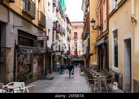 Madrid, Spanien - 19. Mai 2024: Fußgängerzone in der Altstadt von Madrid. Barcelona Street Stockfoto