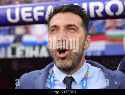 Dortmund, Deutschland. Juni 2024. firo : 24.06.2024, Fußball: UEFA EURO 2024, EM, Europameisterschaft 2024, Gruppenphase, M28, Match 28, Kroatien Kroatien Kroatien - Italien 1:1 Delegationsleiter Gianluigi Buffon von Italien sieht Porträts Delegationsleiter Credit: dpa/Alamy Live News Stockfoto