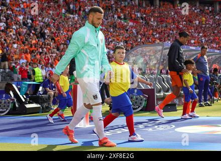 Berlin, Deutschland. Juni 2024. firo : 25.06.2024, Fußball: UEFA EURO 2024, EM, Europameisterschaft 2024, Gruppenphase, M31, Match 31, Niederlande - Österreich Arnautovic von Österreich betritt das Stadion Einmarsch Credit: dpa/Alamy Live News Stockfoto