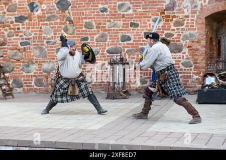 Mir, Weißrussland - 29. Mai 2024: Nachstellung eines Ritterduells auf der Burg mir in Weißrussland Stockfoto