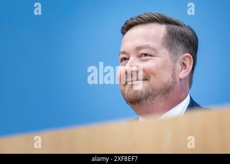 Berlin, Deutschland. Juni 2024. Uli Groetsch, Bundespolizeibeauftragter im Deutschen Bundestag, notierte bei der Präsentation des Berichts des Polizeibeauftragten auf der Bundespressekonferenz in Berlin am 27. Juni 2024. Quelle: dpa/Alamy Live News Stockfoto