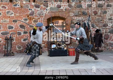 Mir, Weißrussland - 29. Mai 2024: Nachstellung eines Ritterduells auf der Burg mir in Weißrussland Stockfoto