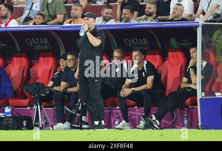 Köln, Deutschland. Juni 2024. firo : 25.06.2024, Fußball: UEFA EURO 2024, EM, Europameisterschaft 2024, Gruppenphase, M29, Match 29, eng, England - SVN, Slowenien 0:0 Trainer Matjaz Kek von Slowenien XCUT: und Milivoje Novakovic Credit: dpa/Alamy Live News Stockfoto
