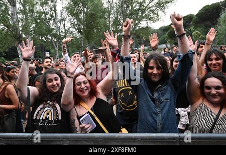 Fans der Libertines treten während der Tour 2024 im Villa Ada Estate 2024 am 1. Juli 2024 in Rom auf. Stockfoto