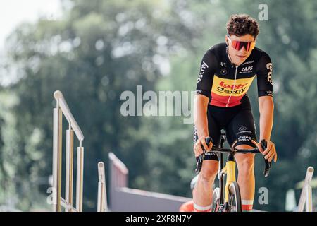 Bild von Zac Williams/SWpix.com - 29/06/2024 - Radfahren - 2024 Tour de France - Stage 1 Florenz nach Rimini - Italien - Arnaud de Lie, Lotto Dstny. Quelle: SWpix/Alamy Live News Stockfoto