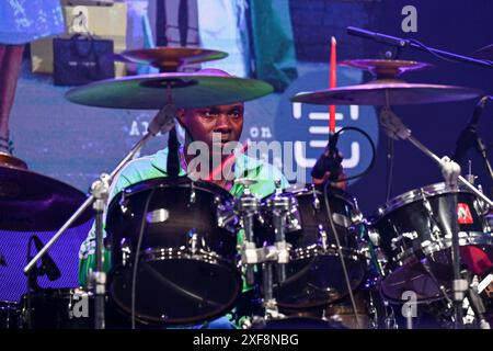 Rom, Italien. Juli 2024. Gary Powell von den Libertines tritt am 1. Juli 2024 während der Tour 2024 im Villa Ada Estate 2024 in Rom auf. (Foto: Domenico Cippitelli/NurPhoto) Credit: NurPhoto SRL/Alamy Live News Stockfoto