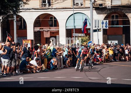 Radfahren - 2024 Tour de France - Stage 2 Cesenatico nach Bologna - Italien - Ben Healy, EF Education Easypost. Quelle: SWpix/Alamy Live News Stockfoto