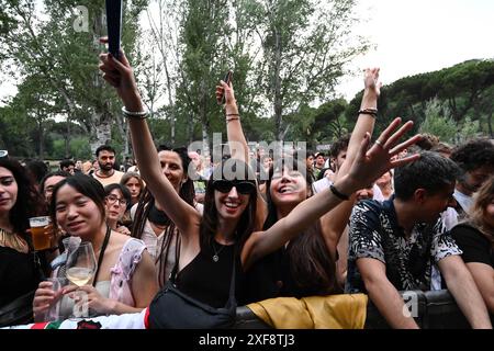 Fans der Libertines treten während der Tour 2024 im Villa Ada Estate 2024 am 1. Juli 2024 in Rom auf. Stockfoto