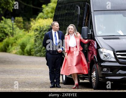 Den Haag, Niederlande. Juli 2024. DEN HAAG - Fleur Agema, der für Gesundheit, Wohlfahrt und Sport bestimmt ist, kommt zum Huis Ten Bosch Palast zur Vereidigung des neuen Kabinetts. Quelle: ANP/Alamy Live News Stockfoto