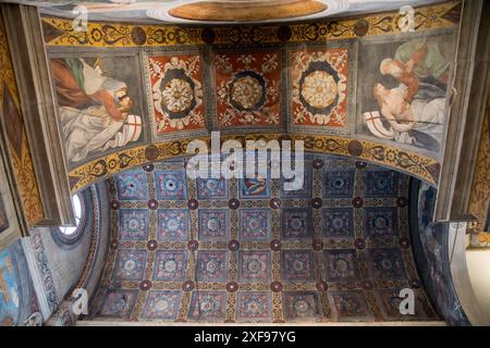 Renaissance-Fresken von Floriano Ferramola und Paolo da Caylina dem Jüngeren aus dem 16. Jahrhundert im Coro delle monache del monastero di Santa Giulia (Choi Stockfoto