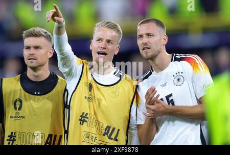 Dortmund, Deutschland. Juni 2024. firo: 29.06.2024, Fußball: UEFA EURO 2024, EM, Europameisterschaft 2024, Achtelfinale 1/8, M37, Match 37, Deutschland - DEN, Dänemark 2:0 (LRL) Maximilian withtelstadt von Deutschland Chris Fuhrich und Waldemar Anton von Deutschland Geste Credit: dpa/Alamy Live News Stockfoto