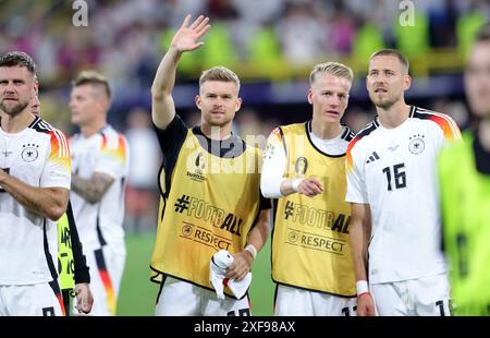 Dortmund, Deutschland. Juni 2024. firo: 29.06.2024, Fußball: UEFA EURO 2024, EM, Europameisterschaft 2024, Achtelfinale 1/8, M37, Match 37, Deutschland - DEN, Dänemark 2:0 (LR) Maximilian withtelstadt von Deutschland Chris Fuhrich und Waldemar Anton von Deutschland Geste Credit: dpa/Alamy Live News Stockfoto