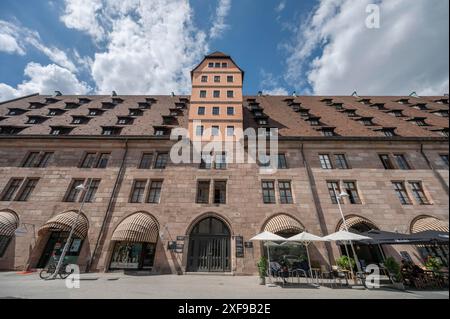 Dormer Fenster auf der historischen Mauthalle, erbaut 1498-1502, ehemaliger Speicher, Hallplatz 2, Nürnberg, Mittelfranken, Bayern, Deutschland Stockfoto