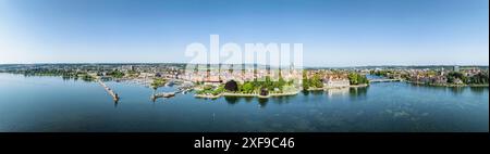 Luftaufnahme, Panorama des Bodensees und des Seerheins, auch Rheintrichter mit der Stadt Konstanz und der alten Rheinbrücke, wo der Rhein ist Stockfoto