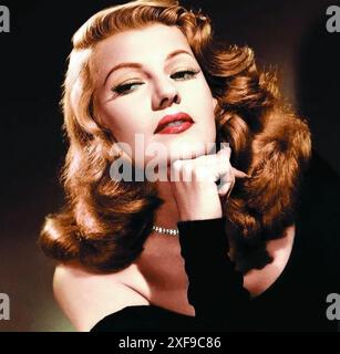 RITA HAYWORTH (1918-1987), US-amerikanische Schauspielerin und Tänzerin über 1945 Stockfoto