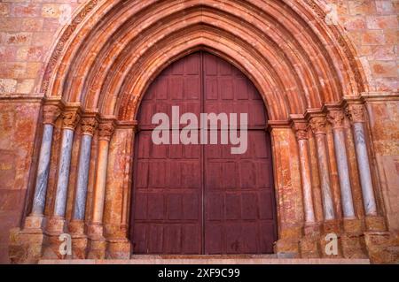 Silves, Eingangsportal, Kathedrale, SE Catedral de Silves, Algarve, Portugal Stockfoto