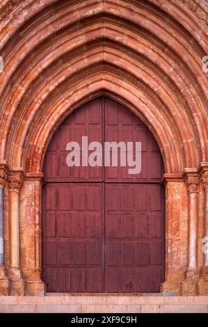 Silves, Eingangsportal, Kathedrale, SE Catedral de Silves, Algarve, Portugal Stockfoto