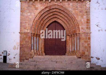 Silves, Eingangsportal, Kathedrale, SE Catedral de Silves, Algarve, Portugal Stockfoto