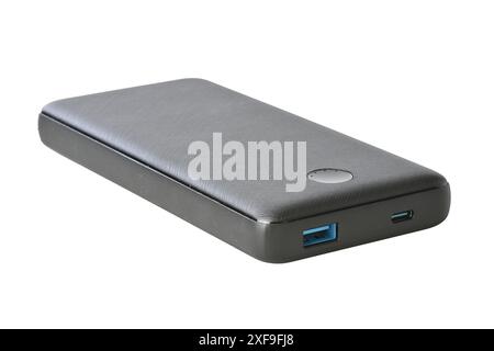 Schwarze Powerbank mit usb-Anschluss und usb-C-Anschluss auf weißem Hintergrund Stockfoto