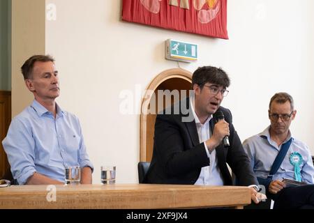 Jeremy Hunt bei Wahlhustings gegen den Liberal Democrat Paul folgt Godalming und Ash Stockfoto