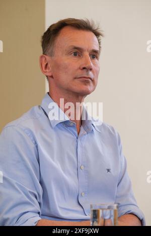 Jeremy Hunt bei Wahlhustings gegen den Liberal Democrat Paul folgt Godalming und Ash Stockfoto