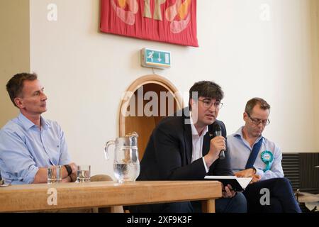 Jeremy Hunt bei Wahlhustings gegen den Liberal Democrat Paul folgt Godalming und Ash Stockfoto