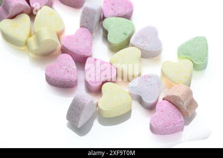 Bunte kleine herzförmige Bonbons 6 Stockfoto