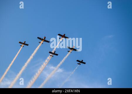 Banditenflugzeug-Formationsteam fliegt in Raleigh, NC Stockfoto