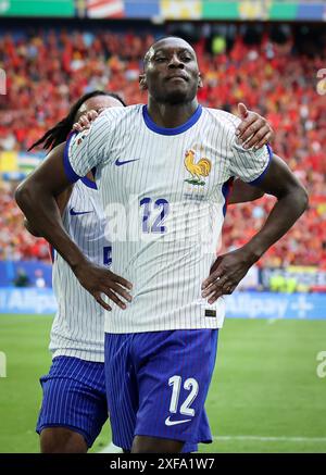 DÜSSELDORF, DEUTSCHLAND - 01. JULI: Randal Kolo Muani aus Frankreich feiert das Tor beim Achtelfinale der UEFA EURO 2024 in der Düsseldorf Arena am 01. Juli 2024 in Düsseldorf.© diebilderwelt / Alamy Stock Stockfoto