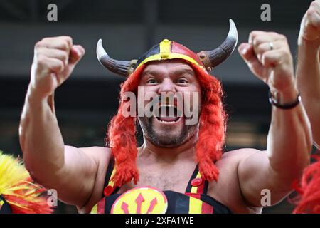 DÜSSELDORF, DEUTSCHLAND - 01. JULI: Belgien Fans vor dem Achtelfinale der UEFA EURO 2024 zwischen Frankreich und Belgien in der Düsseldorf Arena am 01. Juli 2024 in Düsseldorf.© diebilderwelt / Alamy Stock Stockfoto