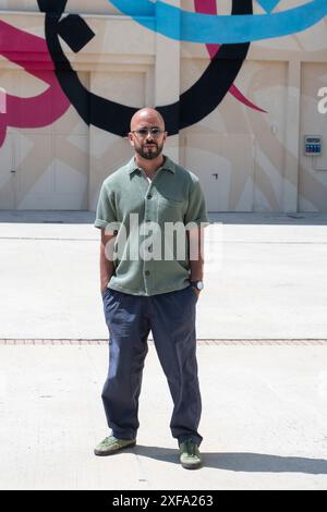 Mailand, Italien. Juli 2024. Hangar Bicocca. Presentazione del murales dell'artista El Seed. - Cultura - Mailand, Italia - Marted&#xec; 2 luglio 2024(Foto Alessandro Cimma/Lapresse) Hangar Bicocca. Präsentation des Wandbildes durch den Künstler El Seed. - Kultur - Mailand, Italien - Dienstag, 2. Juli 2024 (Foto Alessandro Cimma/Lapresse) El Seed Credit: LaPresse/Alamy Live News Stockfoto