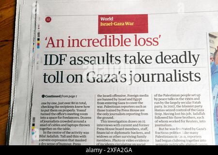 Israel-Gaza-kriegsartikel Guardian-Zeitung titelt: "IDF-Angriffe fordern tödliche Tribut an Gazas Journalisten" Israel Defence Force Juni 2024 London Großbritannien Stockfoto