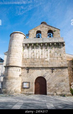 Mittelalterlichen Fassade der Kirche La Asunción. Alpedrete, Provinz Madrid, Spanien. Stockfoto