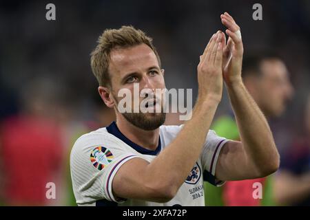 GELSENKIRCHEN, DEUTSCHLAND - JUNI 30: Harry Kane aus England feiert beim Achtelfinale der UEFA EURO 2024 zwischen England und der Slowakei in der Arena A Stockfoto