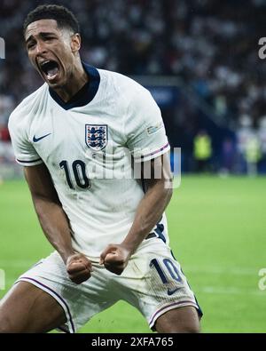 GELSENKIRCHEN, DEUTSCHLAND - JUNI 30: Jude Bellingham aus England feiert im Achtelfinale der UEFA EURO 2024 zwischen England und der Slowakei Stockfoto