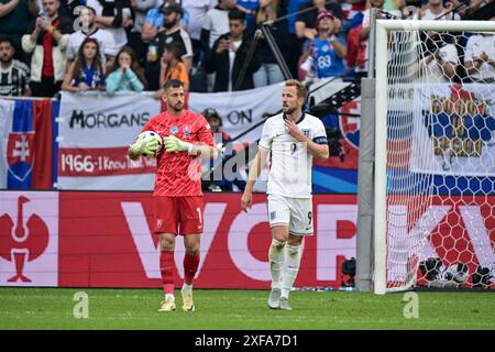 GELSENKIRCHEN, DEUTSCHLAND - JUNI 30: Martin Dubravka, Harry KaneRO 2024 Achtelfinale zwischen England und der Slowakei in der Arena AufSchalke am 30. Juni 20 Stockfoto
