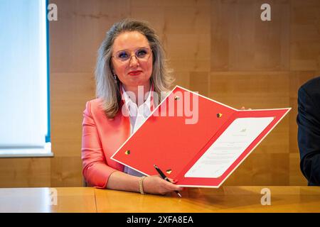 DEN HAAG - Minister Fleur Agema während der Übergabe im Ministerium für Gesundheit, Wohlfahrt und Sport. ANP TOBIAS KLEUVER niederlande Out - belgien Out Stockfoto