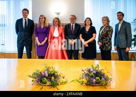 Den Haag, Niederlande. Juli 2024. DEN HAAG - (l-r) Vincent Karremans, Vicky Maeijer, Fleur Agema, Siebe Riedstra, Conny Helder, Pia Dijkstra, Maarten van Ooijen bei der Übergabe an Fleur Agema im Ministerium für Gesundheit, Wohlfahrt und Sport. ANP TOBIAS KLEUVER niederlande Out - belgien Out Credit: ANP/Alamy Live News Stockfoto