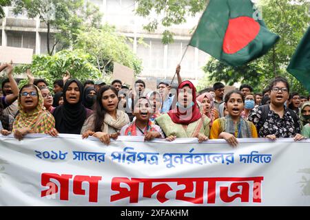 Dhaka, Bangladesch - 2. Juli 2024: Die Studenten der Universität Dhaka veranstalteten einen Campus-Protest, um die Abschaffung des Quotensystems für staatliche Arbeitsplätze zu fordern Stockfoto