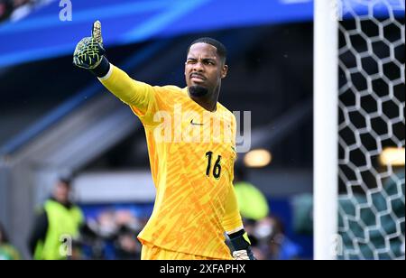 Fussball, Europameisterschaft, EURO 2024, Achtelfinale, Merkur Spiel-Arena DŸsseldorf: Frankreich Belgien; Mike Maignan (FRA). Aktion, Einzelbild. Stockfoto