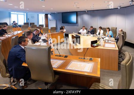 Brüssel, Belgien Juli 2024. Der Mandatsausschuss wird auf einer Plenartagung des flämischen Parlaments am Dienstag, den 2. Juli 2024 in Brüssel vorgestellt. BELGA FOTO NICOLAS MAETERLINCK Credit: Belga News Agency/Alamy Live News Stockfoto