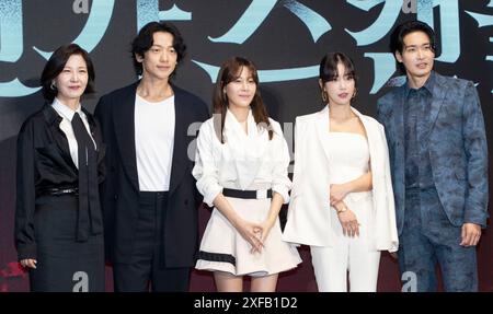 Seoul, Südkorea. Juli 2024. (L bis R) die südkoreanischen Schauspieler Seo Yi-sook, Jung Ji-hoon (Künstlername: Rain), Kim Ha-neul, Ki Eun-sae und Jung Gyu-woon nehmen am 2. Juli 2024 an einem Fotoanruf zur Disney Series Red Swan Press Conference im Conrad Hotel in Seoul, Südkorea, Teil. (Foto: Lee Young-HO/SIPA USA) Credit: SIPA USA/Alamy Live News Stockfoto